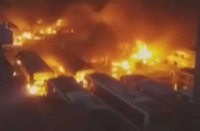 35 बसों में लगाई गई आग