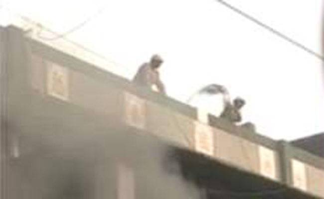 दिल्ली: प्लास्टिक फैक्ट्री में लगी आग