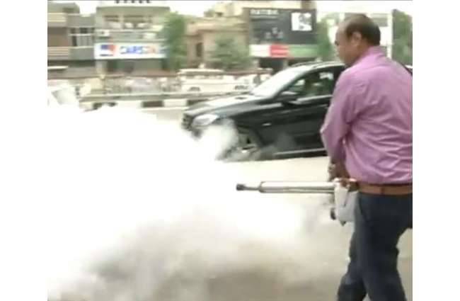 दिल्ली में मच्छरमार अभियान पर राजनीति शुरू