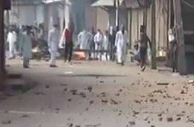 सेना के जवानों पर फेंके गए पत्थर