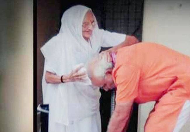...इसलिए हर कामयाबी के बाद मां के पास जाते हैं मोदी!