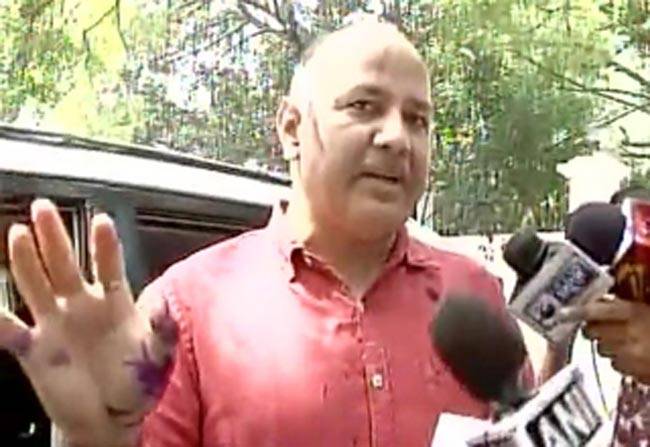 मनीष सिसोदिया पर फेंकी गई स्याही