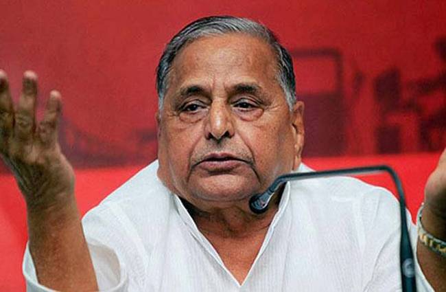 अखिलेश-शिवपाल में कोई झगड़ा नहीं है