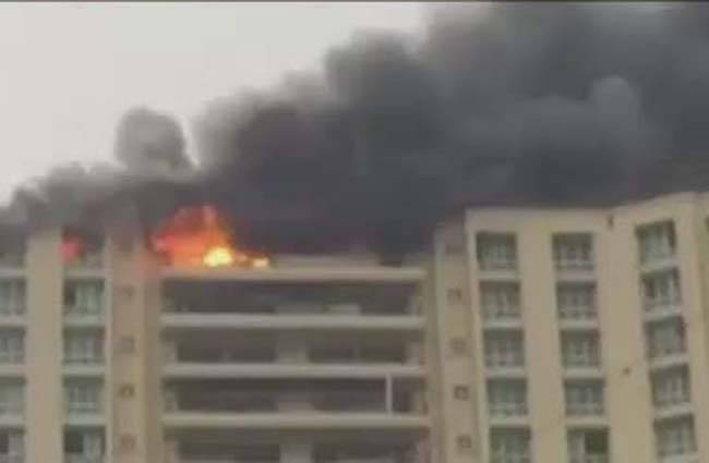 मौके पर 4 दमकल गाड़ियां मौजूद