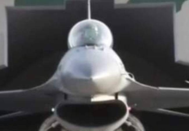 इस्लामाबाद के आसमान में उड़े लड़ाकू विमान