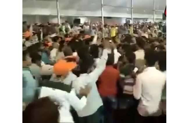 अमित शाह की सभा में पाटीदारों का प्रदर्शन