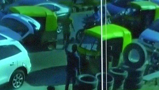 दिल्ली की सड़क पर पंक्चर गैंग का आतंक!