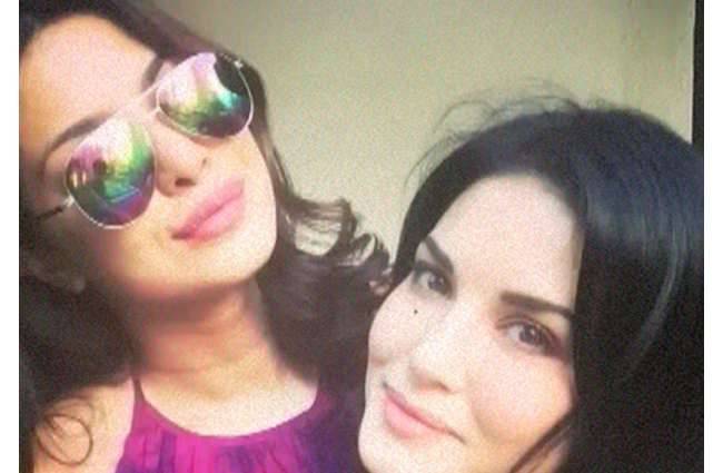 प्रियंका-सनी की सेल्फी आई सामने