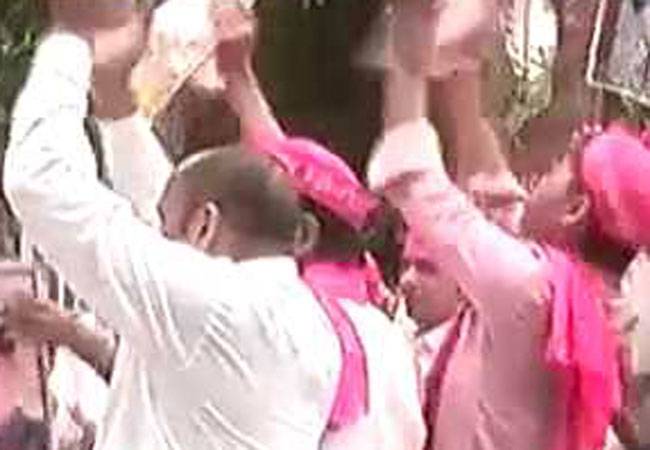 समाजवादी कुनबे में नहीं थमा संग्राम!