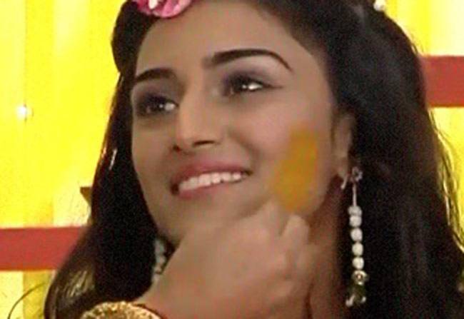 देव-सोनाक्षी पर चढ़ा शगुन की हल्दी का रंग