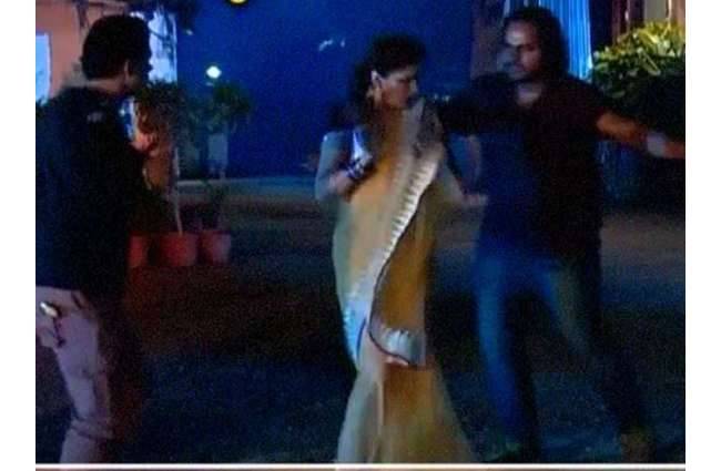 गुंडों के बीच फंस गई सौम्या की जान