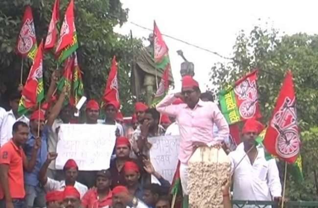 सीएम अखिलेश समर्थकों का प्रदर्शन