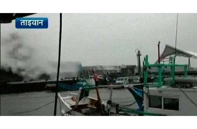 ताइवान में आया भयानक तूफान, शहर में घुसा समुंद्र