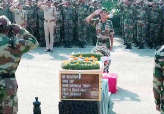 उरी हमले में शहीद हुए जवानों को दी गई श्रद्धांजलि