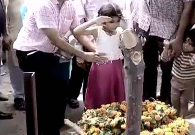 नौगाम के शहीद को बेटी का आखिरी सलाम