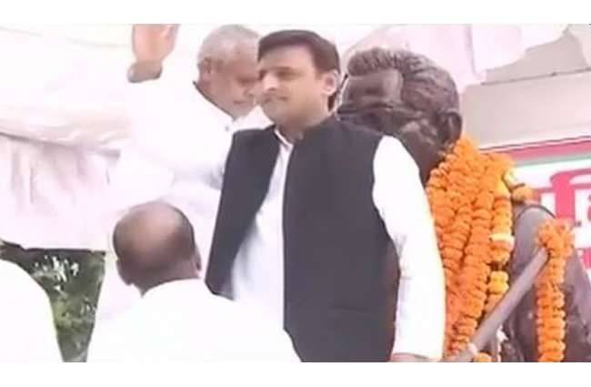 अखिलेश यादव