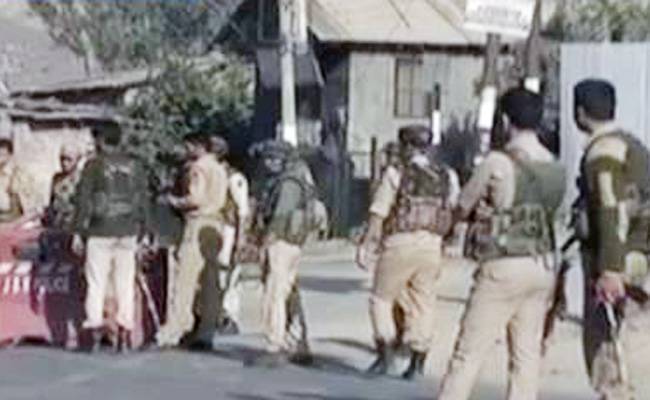 जम्मू कश्मीर में कल से जारी मुठभेड़