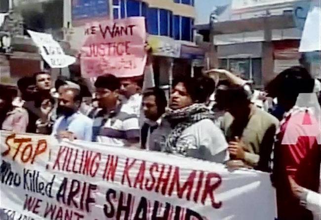 पाकिस्तान के खिलाफ सड़कों पर उतरे PoK के लोग