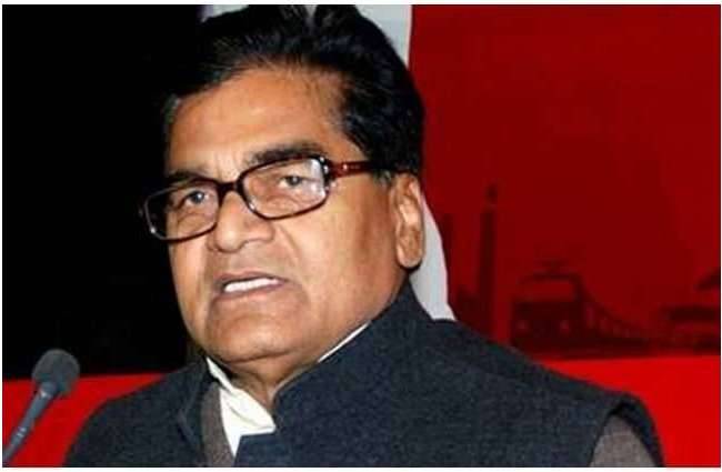 'मैं इस धर्मयुद्ध में अखिलेश के साथ हूं'