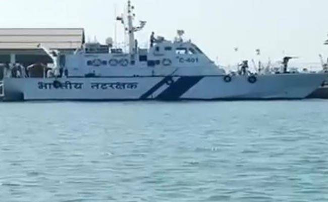 समुद्र में कोस्ट गार्ड का 'एक्शन'