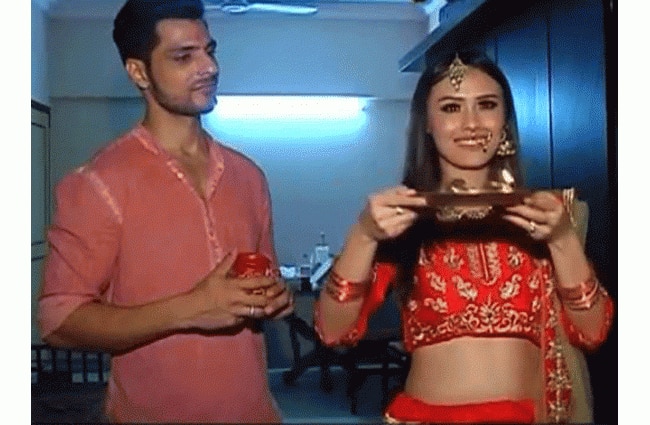 विन ने करवाचौथ पर किया विदेशी बीवी का श्रृंगार