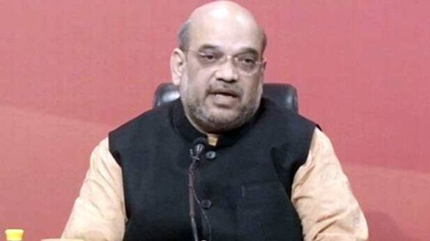 'काले धन पर प्रहार से बौखलाए राजनीतिक दल'