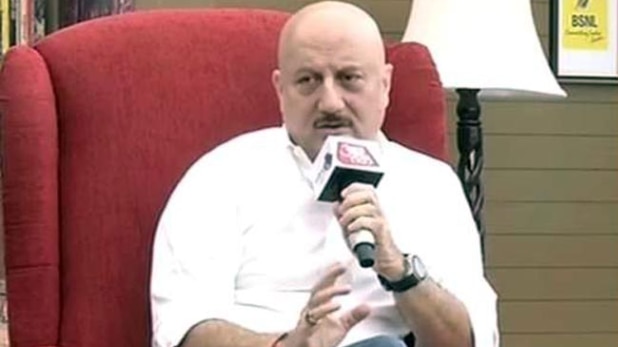 देश पर बोलने के लिए राजनीति में होना जरूरी नहीं: अनुपम खेर