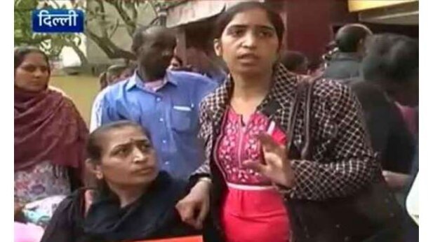 सात फेरों के लिए लगाने पड़ रहे हैं बैंक के फेरे