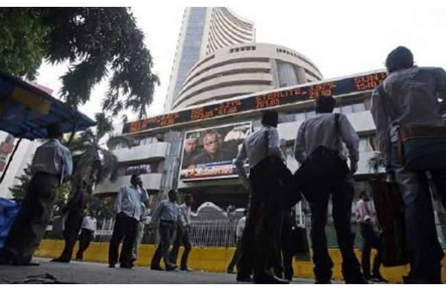 सेंसेक्स में गिरावट, सोने में उछाल