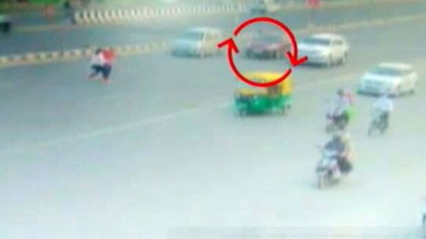 CCTV में कैद जानलेवा सड़क हादसा