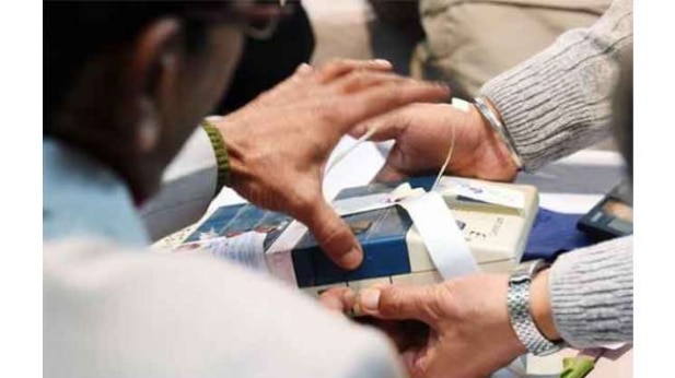 एमपी की दोनों सीटों पर बीजेपी आगे