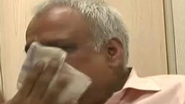नोटबंदी के चलते बैंक मैनेजर के निकले आंसू!