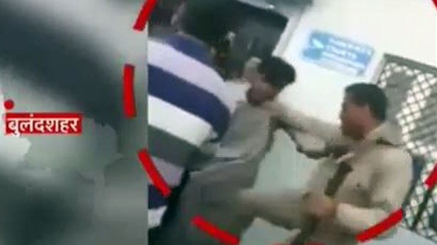 मांगा नोट तो पुलिस वाले ने तानी राइफल