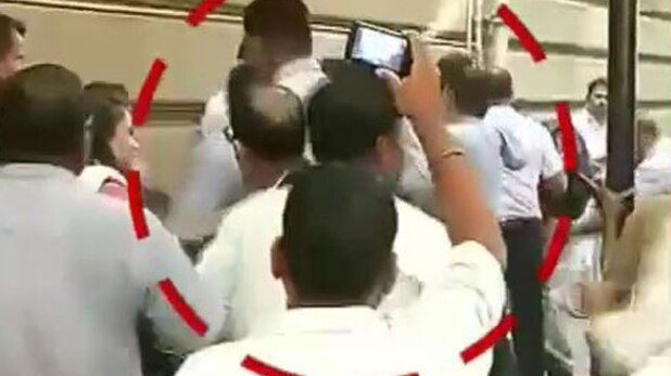 साइरस मिस्त्री के सुरक्षाकर्मियों की गुंडागर्दी