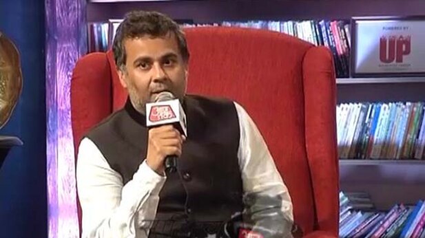 हिंदी हमारी मां और इंग्लिश हमारी बीवी: चेतन भगत