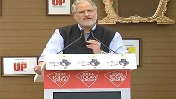 नौजवानों के लिए नजीब जंग ने सुनाए ये शेर