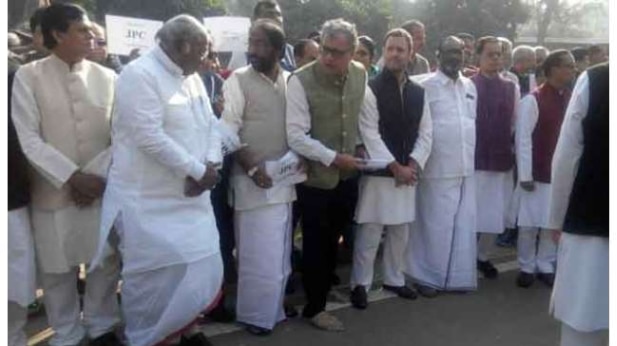 नोटबंदी के खिलाफ 200 सांसदों का सरकार पर हल्लाबोल