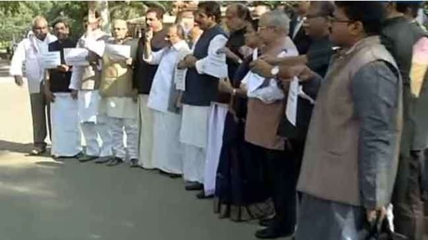 नोटबंदी पर सरकार के खिलाफ एकजुट विपक्ष, कल निकालेगा मार्च