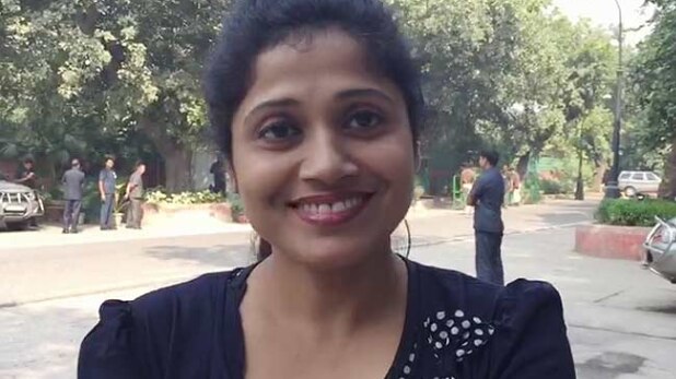 मिलिए राहुल के दो फीमेल फैन से, एक है कि मानती नहीं, दूजी उनको सबकुछ मानती हैं