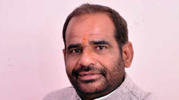 मंत्रियों और नेताओं को भी कैश की दिक्कत