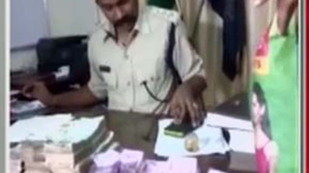 टॉयलेट में छिपा रखा था कालाधन