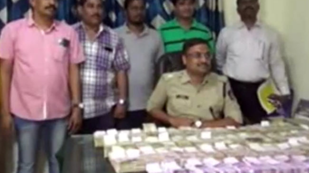 शिवसेना पार्षद की कार से 1.11 करोड़ की करेंसी बरामद