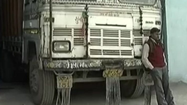 पलायन करने को मजबूर हैं ये मजदूर