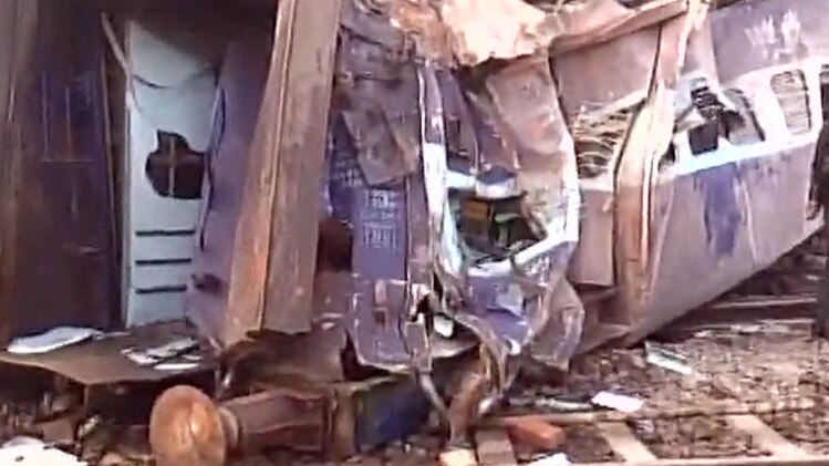 पटरी से उतरी ट्रेन