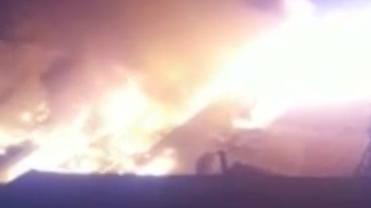 मुंबई:आग से 20 दुकानें जलकर खाक