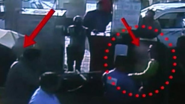 पेट्रोल पंप पर लाइन तोड़ी तो गार्ड ने मारी गोली