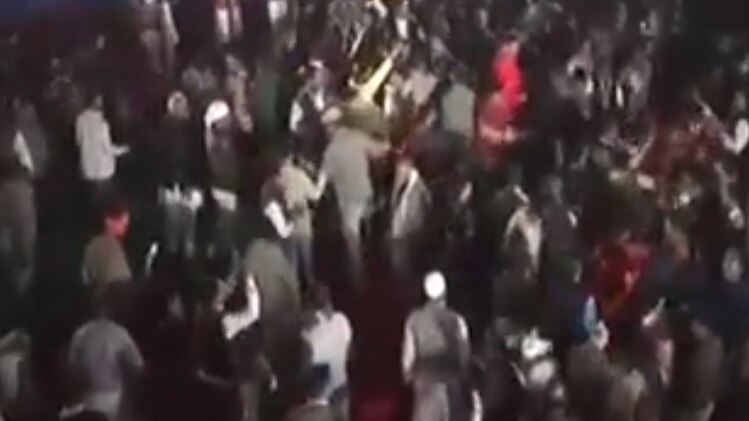 हल्ला बोल में हंगामा