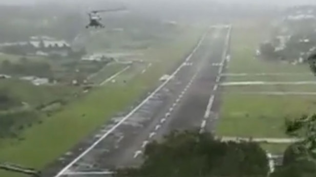 अंडमान के द्वीप पर फंसे पर्यटक