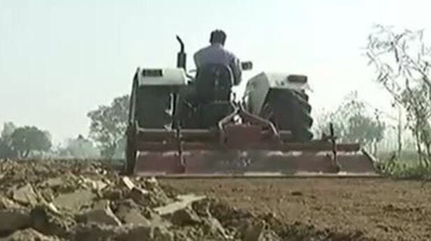 नोटबंदी की मार से किसान बेहाल