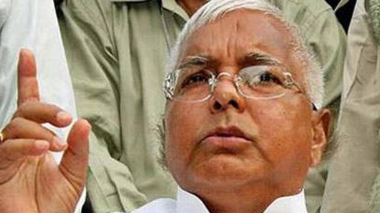 फालतू लोगों के चक्कर में न रहें मुलायम: लालू प्रसाद